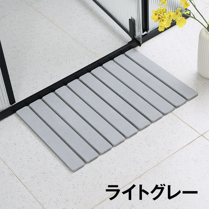 折りたたみ珪藻土バスマット 吸水 速乾 抗菌 防カビ 消臭 すべり止め 滑り止めシート 立て掛け収納 コンパクト さらさら 浴室 バスルーム 洗面台